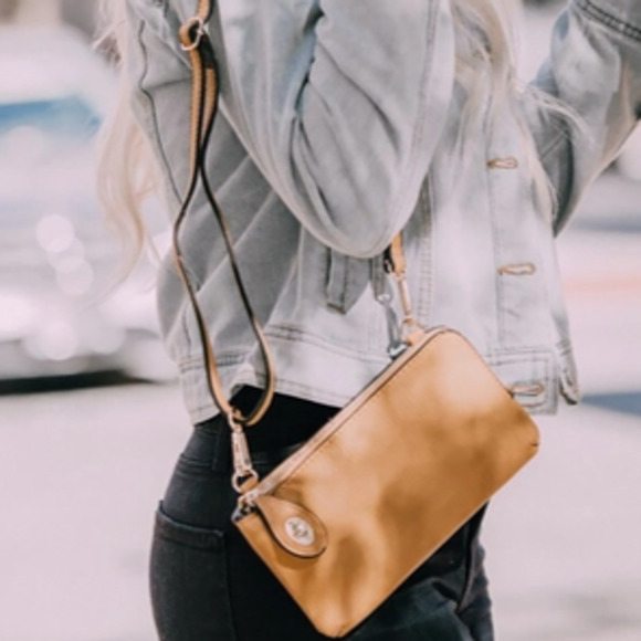 Rose Pink Cheetah Print Crossbody Wristlet Clutch with Twist Lock Closure - Picture 4 of 4